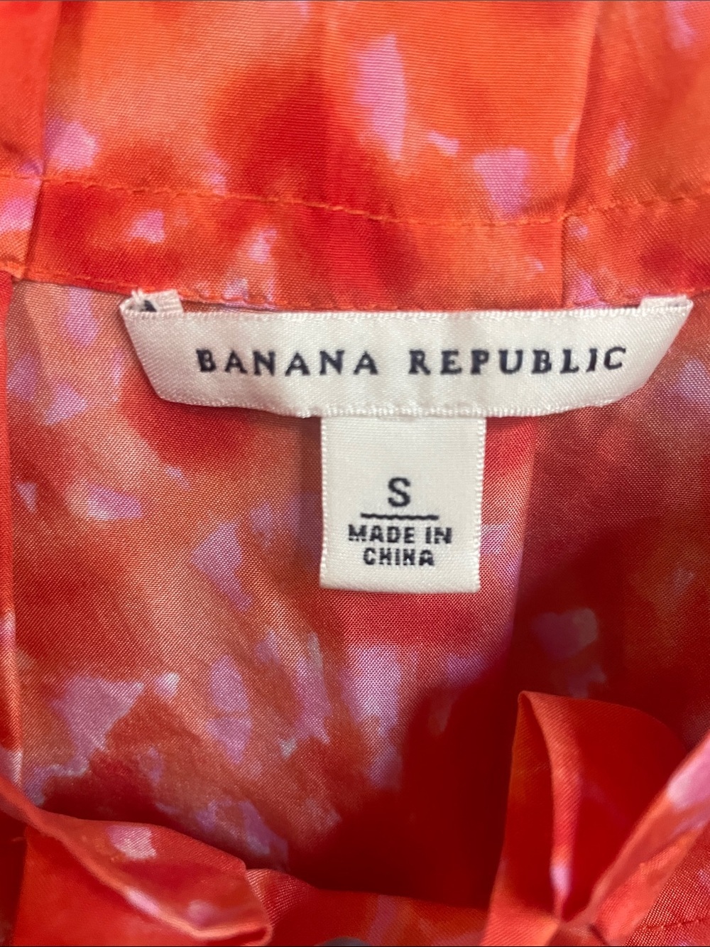 Banana Republic 100% Silk Short Sleeve Floral Blouse Top with Pleated Neckline - Picture 2 of 8
